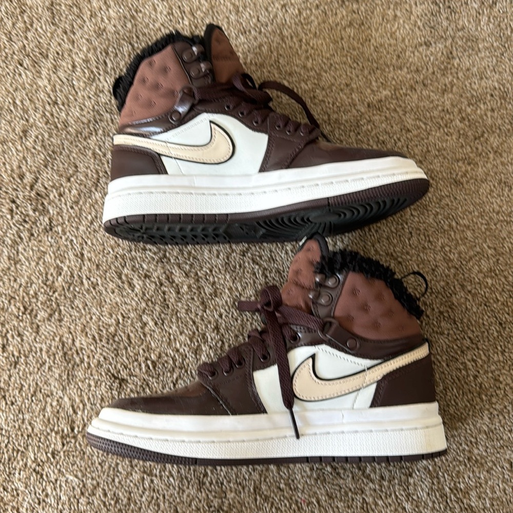 2021
Wmns Air Jordan 1 Acclimate 'Chocolate’ size 5.5